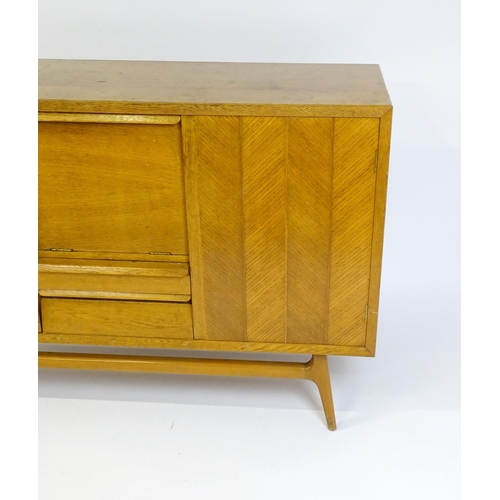 1751 - A mid-century Everest oak sideboard, no. 1003C for Maples. Maples label to drawer. Approx. 35