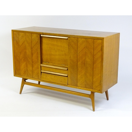 1751 - A mid-century Everest oak sideboard, no. 1003C for Maples. Maples label to drawer. Approx. 35