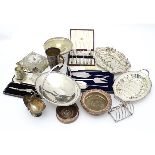 518 - A quantity of silver plate items to include cake basket, bottle coasters, asparagus dishes, butter d... 