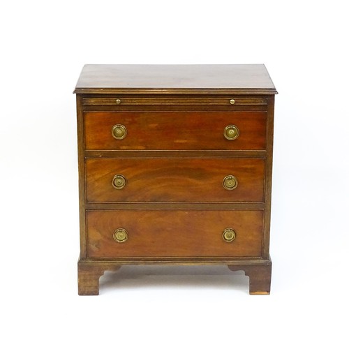 1643 - An early 20thC mahogany bachelors chest with a moulded top above a brushing slide and three long dra... 