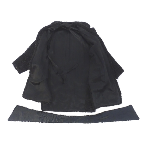 307 - Vintage fashion / clothing: A beaver lamb / mouton fur style coat, button fastening to the front, bu... 