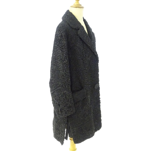 307 - Vintage fashion / clothing: A beaver lamb / mouton fur style coat, button fastening to the front, bu... 
