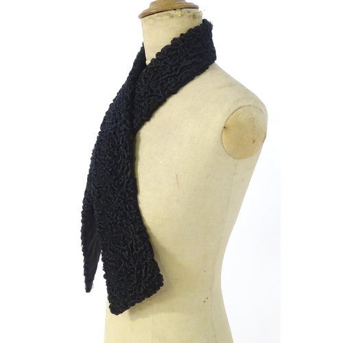 307 - Vintage fashion / clothing: A beaver lamb / mouton fur style coat, button fastening to the front, bu... 