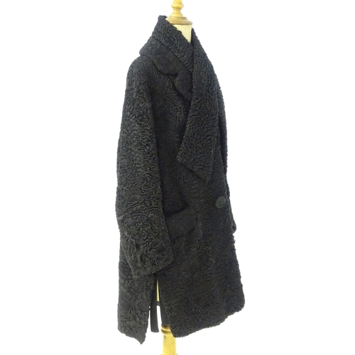 307 - Vintage fashion / clothing: A beaver lamb / mouton fur style coat, button fastening to the front, bu... 