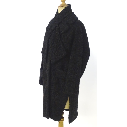 307 - Vintage fashion / clothing: A beaver lamb / mouton fur style coat, button fastening to the front, bu... 