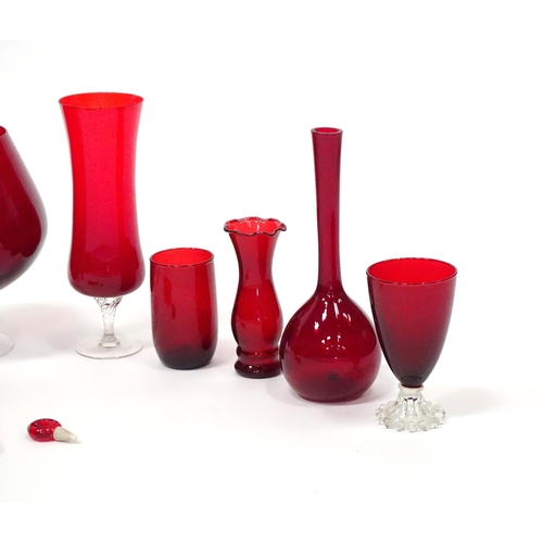 343 - A quantity of assorted red glassware to include vases, glasses etc. The tallest approx 10