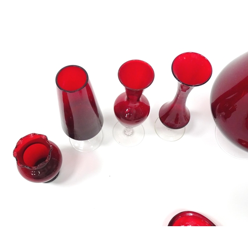 343 - A quantity of assorted red glassware to include vases, glasses etc. The tallest approx 10