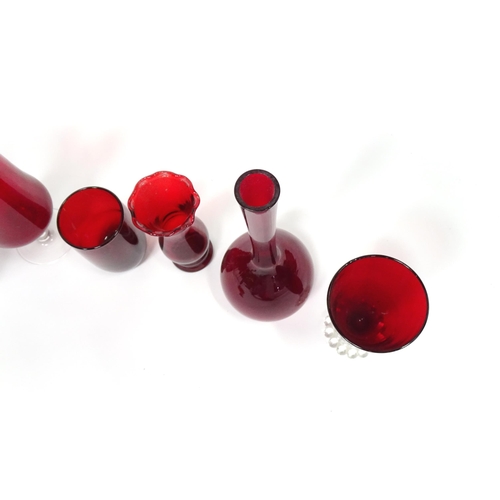 343 - A quantity of assorted red glassware to include vases, glasses etc. The tallest approx 10
