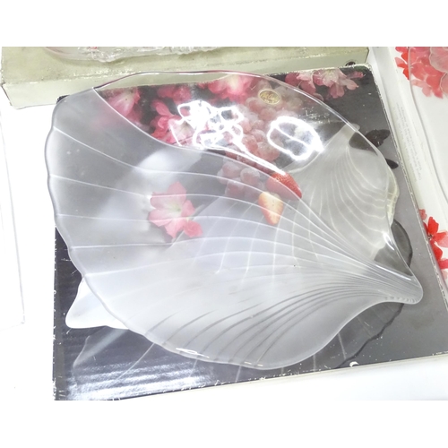 358 - A quantity of assorted glassware to include a set of six Chesterfield glasses with coloured decorati... 