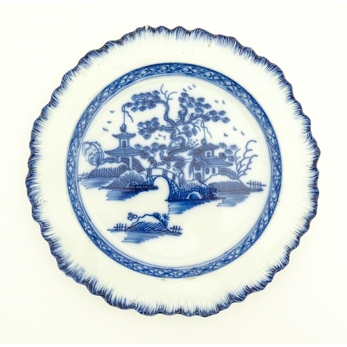 392 - A Liverpool blue and white pearlware plate with feathered edge decorated with chinoiserie detail dep... 