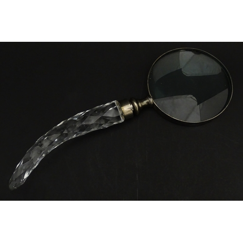 402 - A 20thC magnifying glass with cut glass handle. Approx. 10 3/4