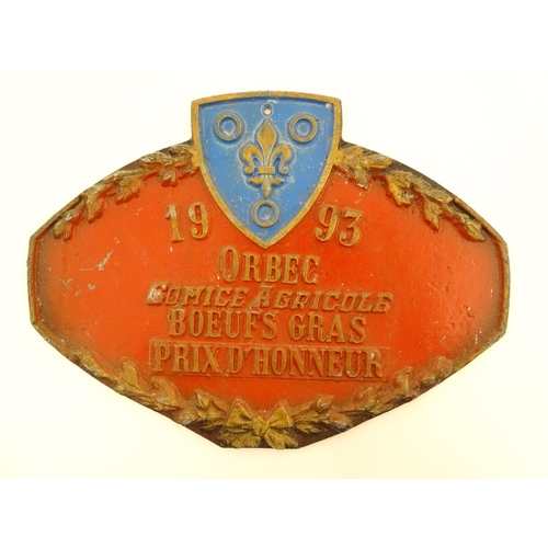 417 - A late 20thC cast metal French agricultural beef farming prize plaque, '1993 Orbec Comice Agricole -... 