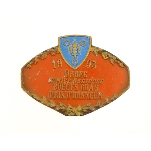 417 - A late 20thC cast metal French agricultural beef farming prize plaque, '1993 Orbec Comice Agricole -... 
