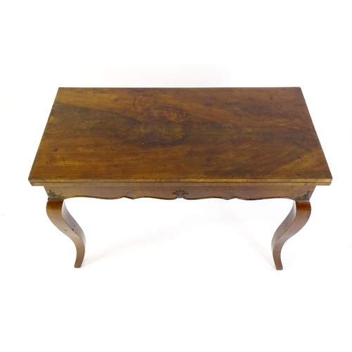 639 - An early 20thC mahogany tea table of large proportions, the hinged rectangular top above a shell car... 