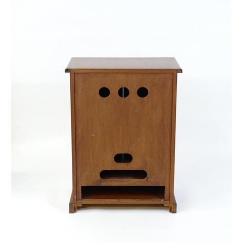 660 - A mahogany veneered television cabinet  27