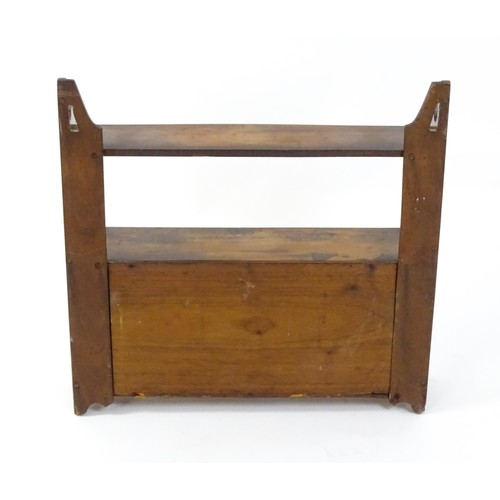 668 - An early 20thC wall hanging mahogany cabinet with two mirrored doors. 23 1/2