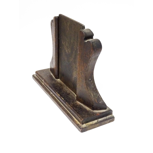 718 - An Art Deco carved beech picture frame, approx 9