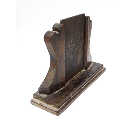 718 - An Art Deco carved beech picture frame, approx 9