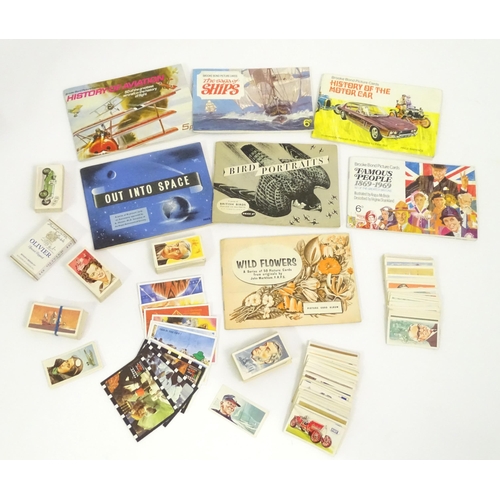 724 - A quantity of assorted tea picture cards to include examples from the Brooke Bond series Famous Peop... 