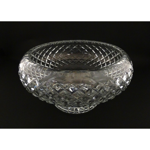 780 - A cut crystal glass bowl. Approx. 6 1/4