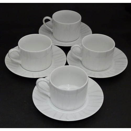 786 - A quantity of Royal Worcester dinner / tea wares in the Mirage pattern to include plates, bowls, cup... 