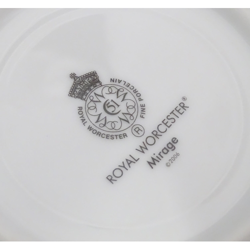 786 - A quantity of Royal Worcester dinner / tea wares in the Mirage pattern to include plates, bowls, cup... 