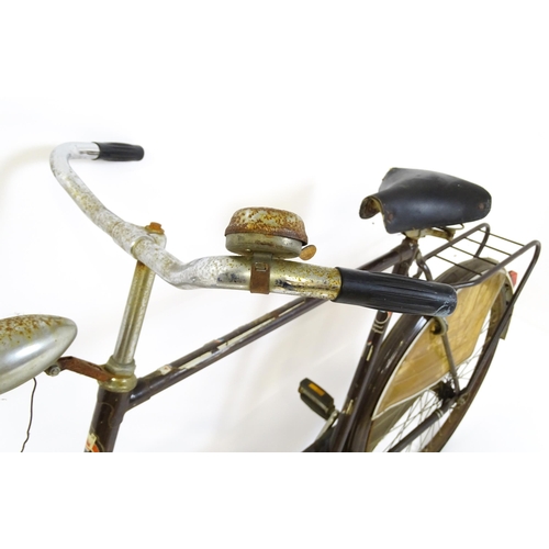 891 - Cycling interest : a mid 20thC Dutch bicycle / bike , marked 'HVB Origineel Merkrywiel' , the frame ... 