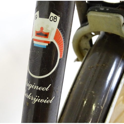 891 - Cycling interest : a mid 20thC Dutch bicycle / bike , marked 'HVB Origineel Merkrywiel' , the frame ... 