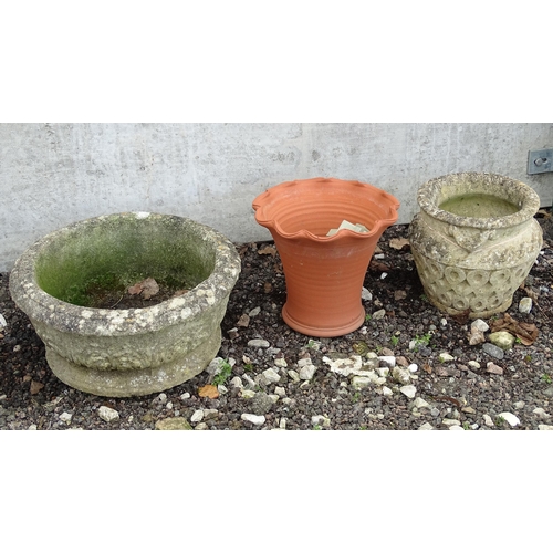 903 - Five assorted planters and plant pots, the largest approx 18