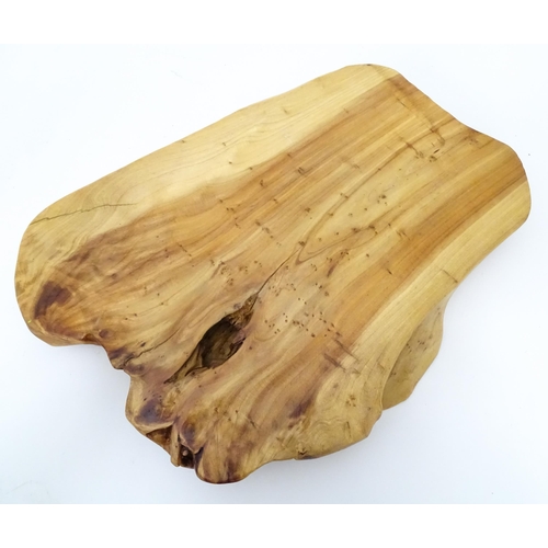 312 - A quantity of assorted kitchenalia to include a wooden chopping board, egg basket / holder, etc.