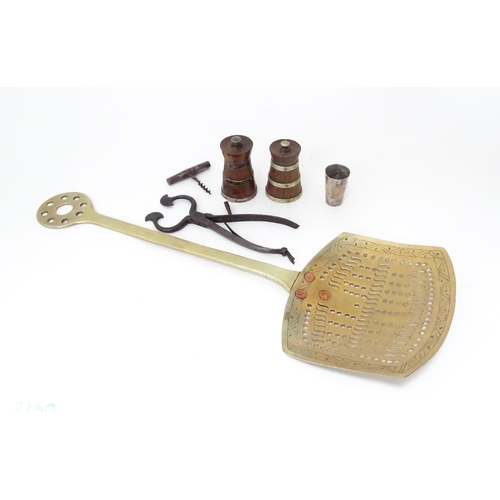 359 - A quantity of kitchenalia to include a strainer / skimmer, sugar crusher, salt and pepper grinders, ... 