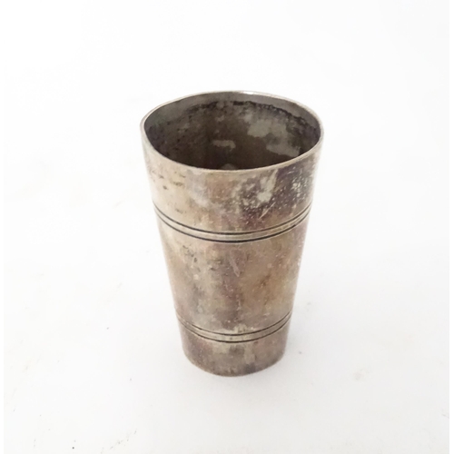 359 - A quantity of kitchenalia to include a strainer / skimmer, sugar crusher, salt and pepper grinders, ... 