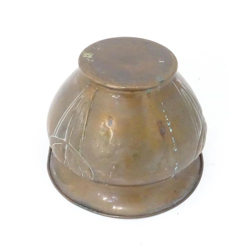 361 - An Art Nouveau cooper planter / jardiniere. Approx 6 3/4 high.