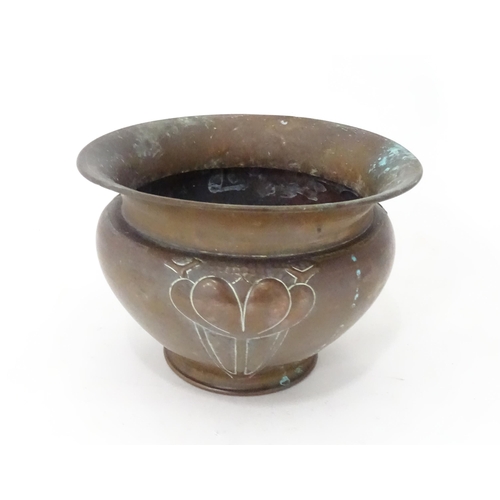 361 - An Art Nouveau cooper planter / jardiniere. Approx 6 3/4 high.