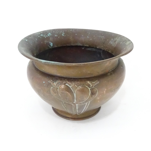 361 - An Art Nouveau cooper planter / jardiniere. Approx 6 3/4 high.