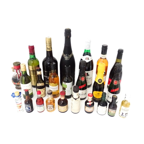362 - A quantity of assorted alcohol and miniatures, to include a 70cl bottle of House of Commons sherry, ... 