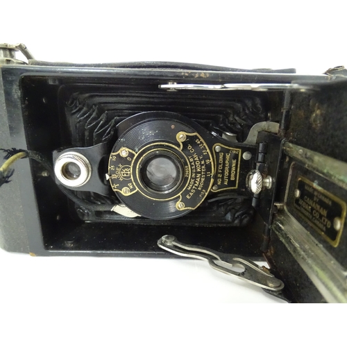 390 - A quantity of cameras to include a Kodak No. 2 Folding Autographic Brownie, a Braun Imperial Box and... 