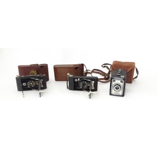 390 - A quantity of cameras to include a Kodak No. 2 Folding Autographic Brownie, a Braun Imperial Box and... 