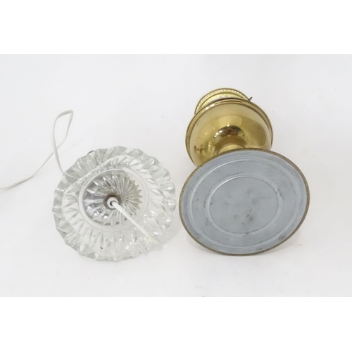 400 - A 20thC brass oil lamp. Together with a table lamp. Oil lamp approx. 20 1/2