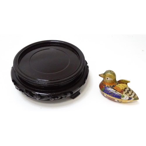 722 - A quantity of Oriental cloisonne to include a pot and cover with yellow ground and floral detail, a ... 