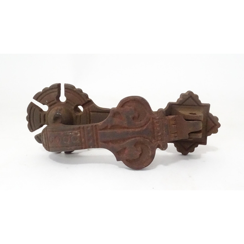 785 - An Arts & Crafts style cast door knocker in the manner of Kenrick & Sons. Approx. 8