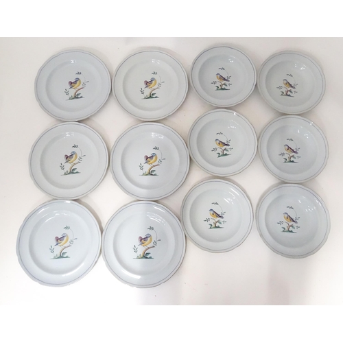 804 - A quantity of Copeland dinner wares in the Queen's Bird pattern to include plates and dishes. Plates... 