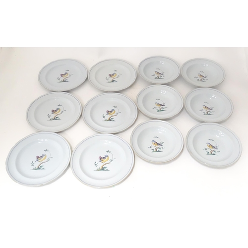 804 - A quantity of Copeland dinner wares in the Queen's Bird pattern to include plates and dishes. Plates... 