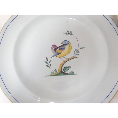 804 - A quantity of Copeland dinner wares in the Queen's Bird pattern to include plates and dishes. Plates... 
