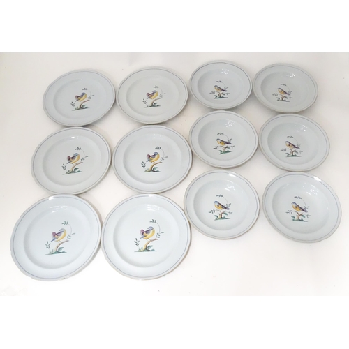 804 - A quantity of Copeland dinner wares in the Queen's Bird pattern to include plates and dishes. Plates... 