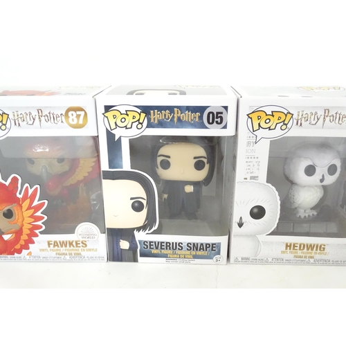 117 - Collectors toys : A quantity of Harry Potter Funko POP! toys to include Ron Weasley, Fawkes, Severus... 