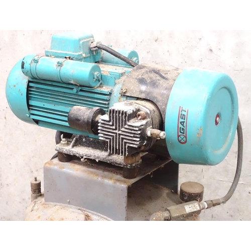 30 - Workshop Tools : a GAST / Rednal Pneumatics compressor, approx 25 1/2