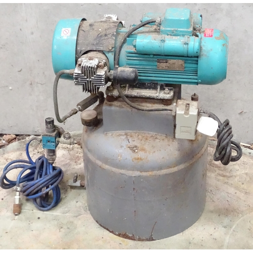 30 - Workshop Tools : a GAST / Rednal Pneumatics compressor, approx 25 1/2