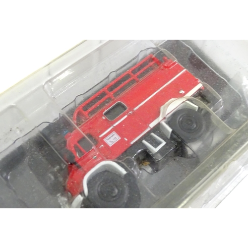 372 - Toys: A quantity of del Prado die cast scale model fire engine vehicles to include 1980 Peugeot J7 V... 