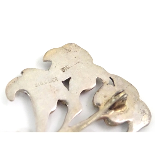 602 - A quantity of assorted costume jewellery to include a three strand bead necklace, a necklace with fa... 